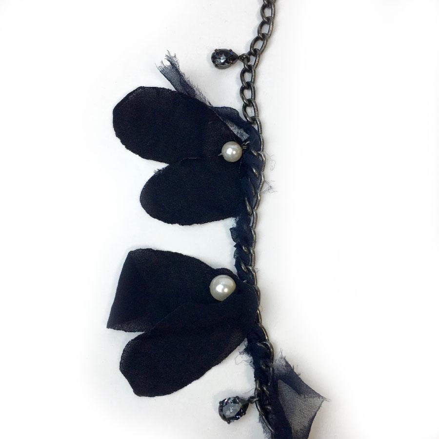 LANVIN Long Necklace in Metal, Black Silk Crepe, Pearls and Rhinestones In Good Condition For Sale In Paris, FR