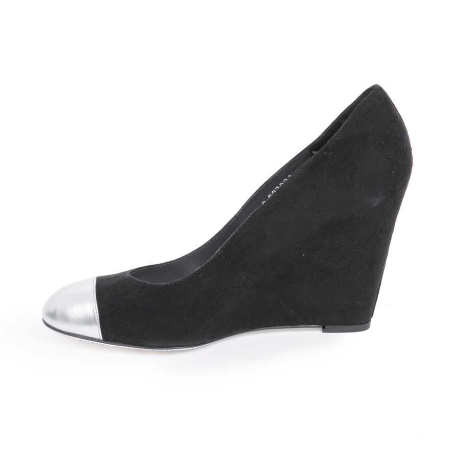 CHANEL High Heels in Black Velvet Calfskin and Silver Leather Tip Size 39FR For Sale 1