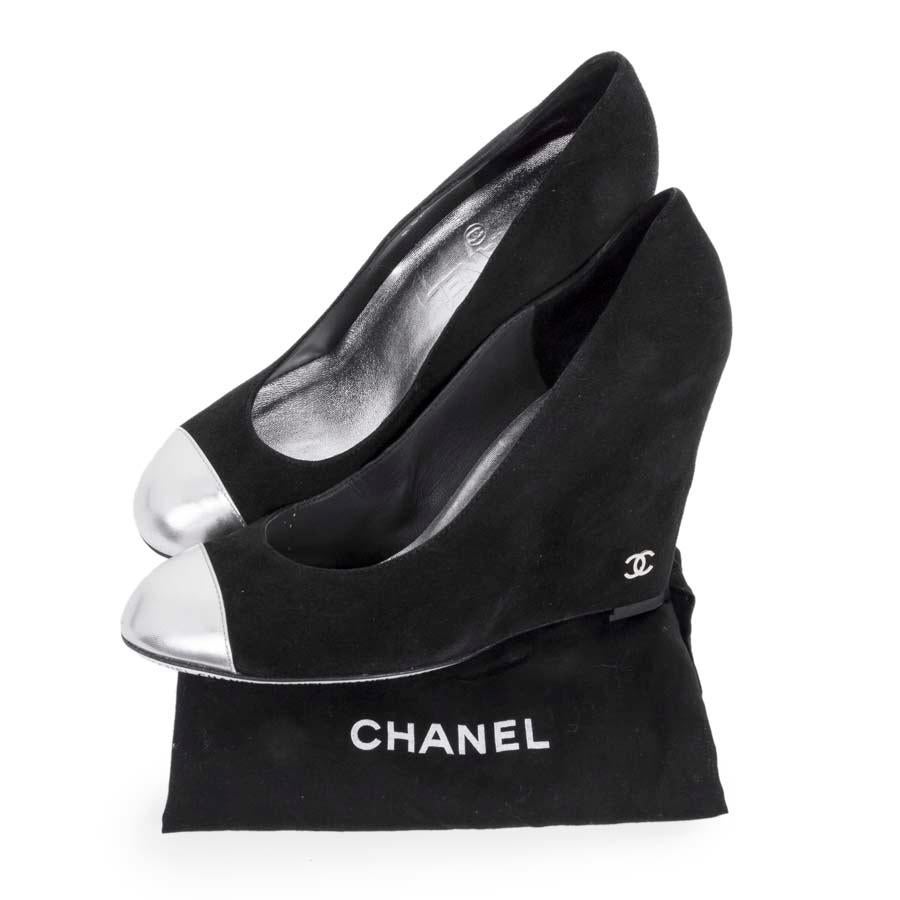 CHANEL High Heels aus schwarzem Samt, Kalbsleder und silbernem Leder Tip Größe 39FR im Angebot 2