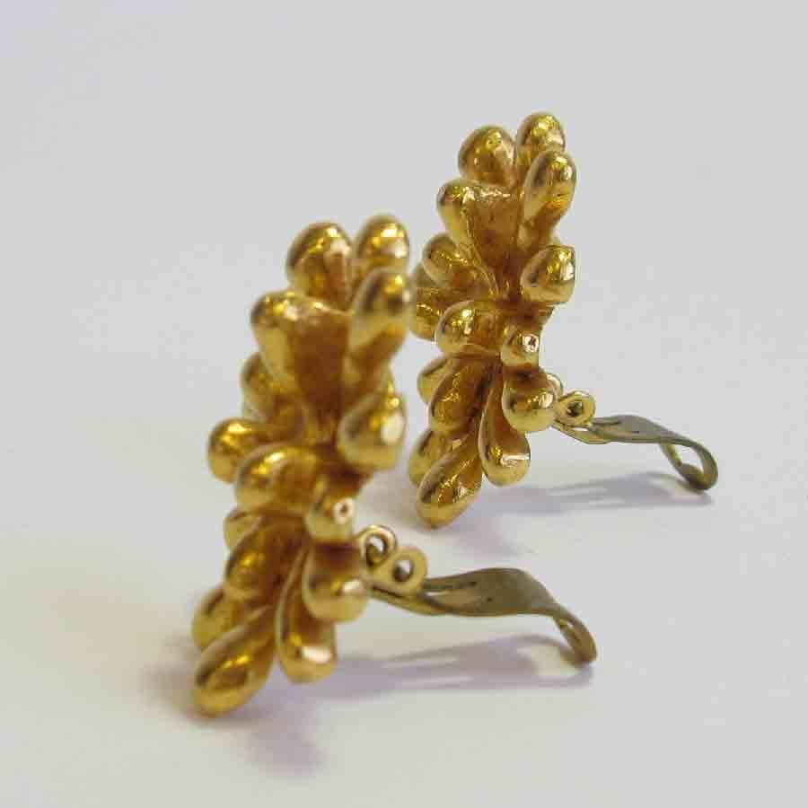 CHRISTIAN LACROIX Vintage Clip-on Earrings in Gilt Metal In Good Condition In Paris, FR