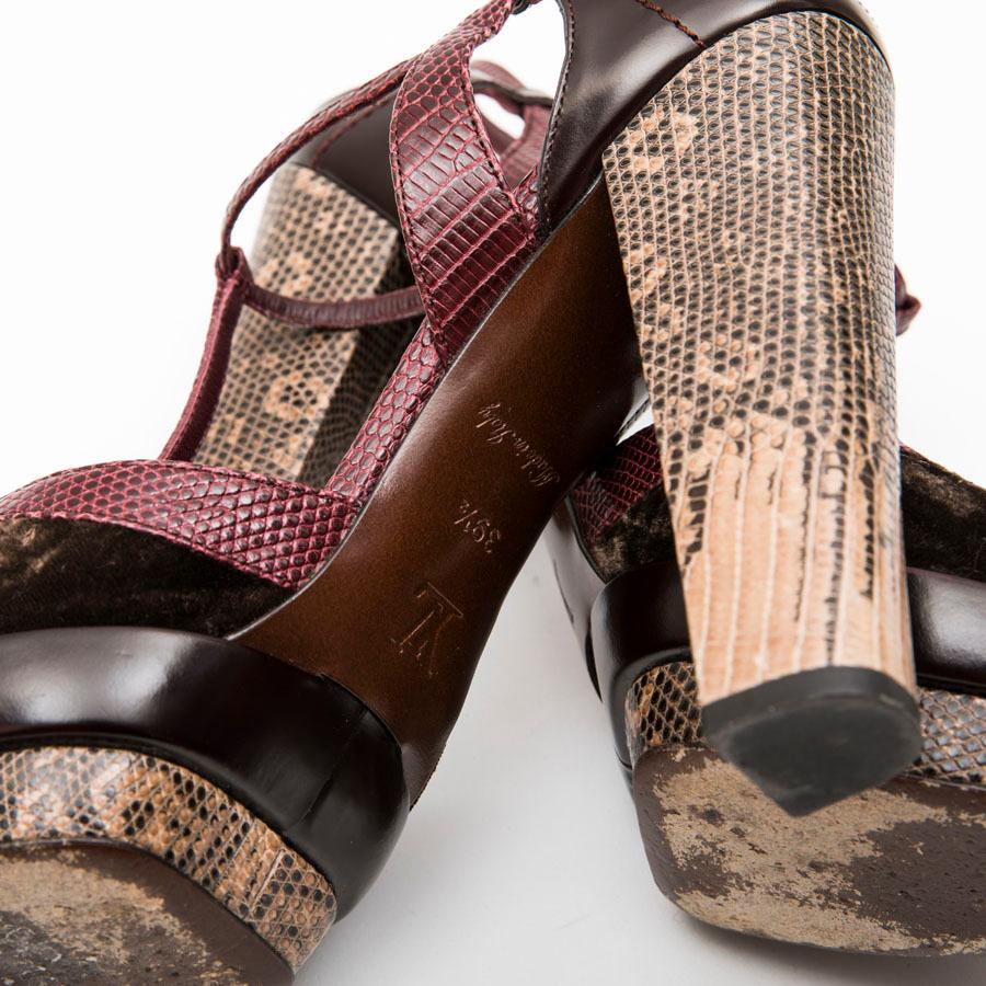 Red LOUIS VUITTON High Heels Sandals in Burgundy Leather and Lizard and Brown Velvet For Sale
