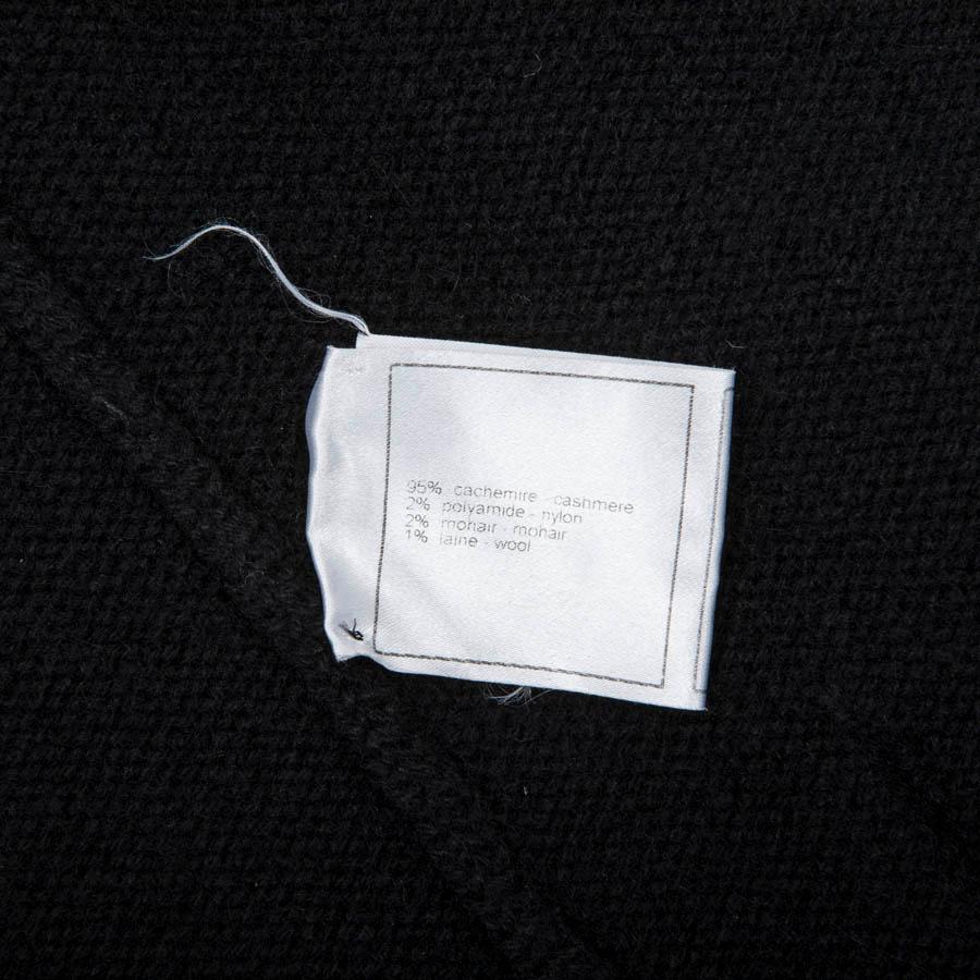 CHANEL Lange Strickjacke aus schwarzem Kaschmir Größe 36FR im Angebot 3