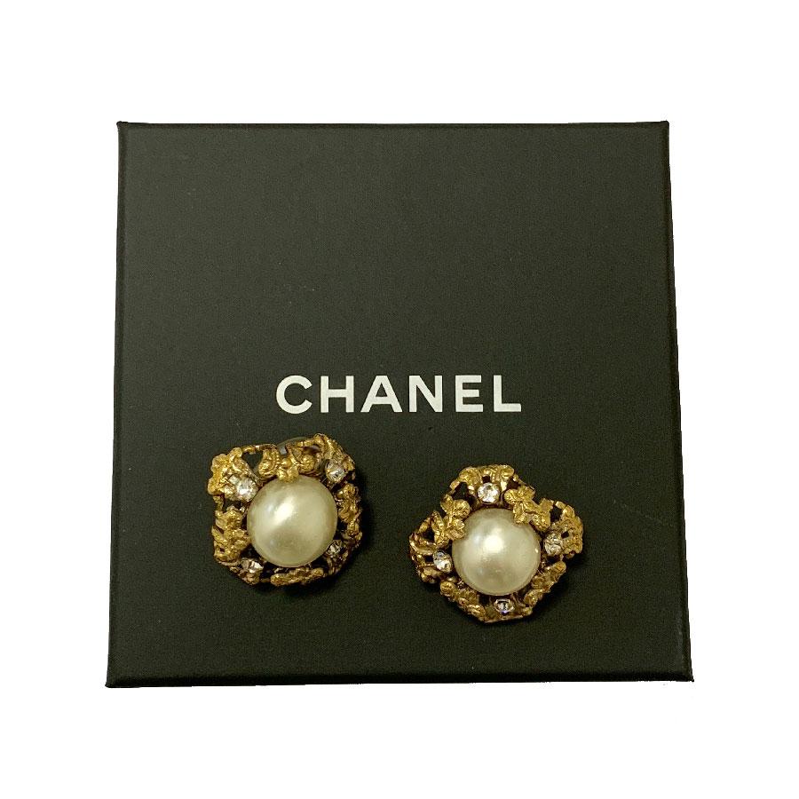 CHANEL Vintage Clip-on Earrings in Gilt Metal and Pearl 1