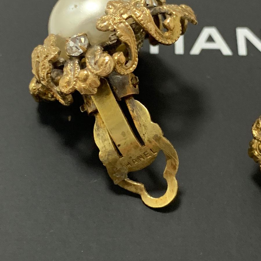 CHANEL Vintage Clip-on Earrings in Gilt Metal and Pearl 2
