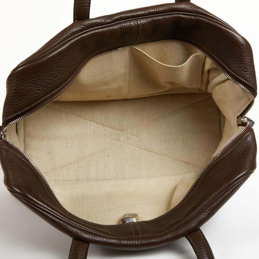 HERMES Victoria Tote Bag in Chocolate Clémence Taurillon Leather 7
