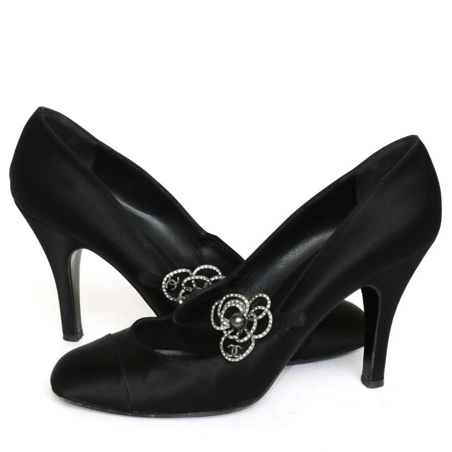 CHANEL High Heels in Black Silk Satin Size 40.5 In Good Condition In Paris, FR