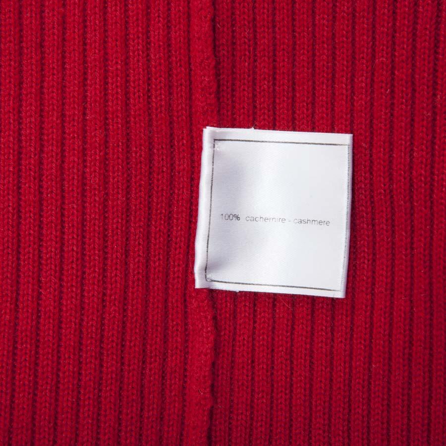 CHANEL Turtleneck Pullover in Red Cashmere Size 38FR 3
