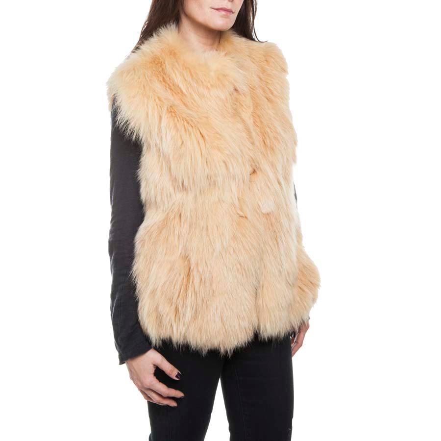 Superb GA sleeveless vest in fox fur orange yellow. It closes with two golden buttons. unique size.
This sleeveless jacket is in very good condition.
It's a unique size.
Its flat dimensions: shoulder width 40 cm, underarms 52 cm, total height 65 cm,