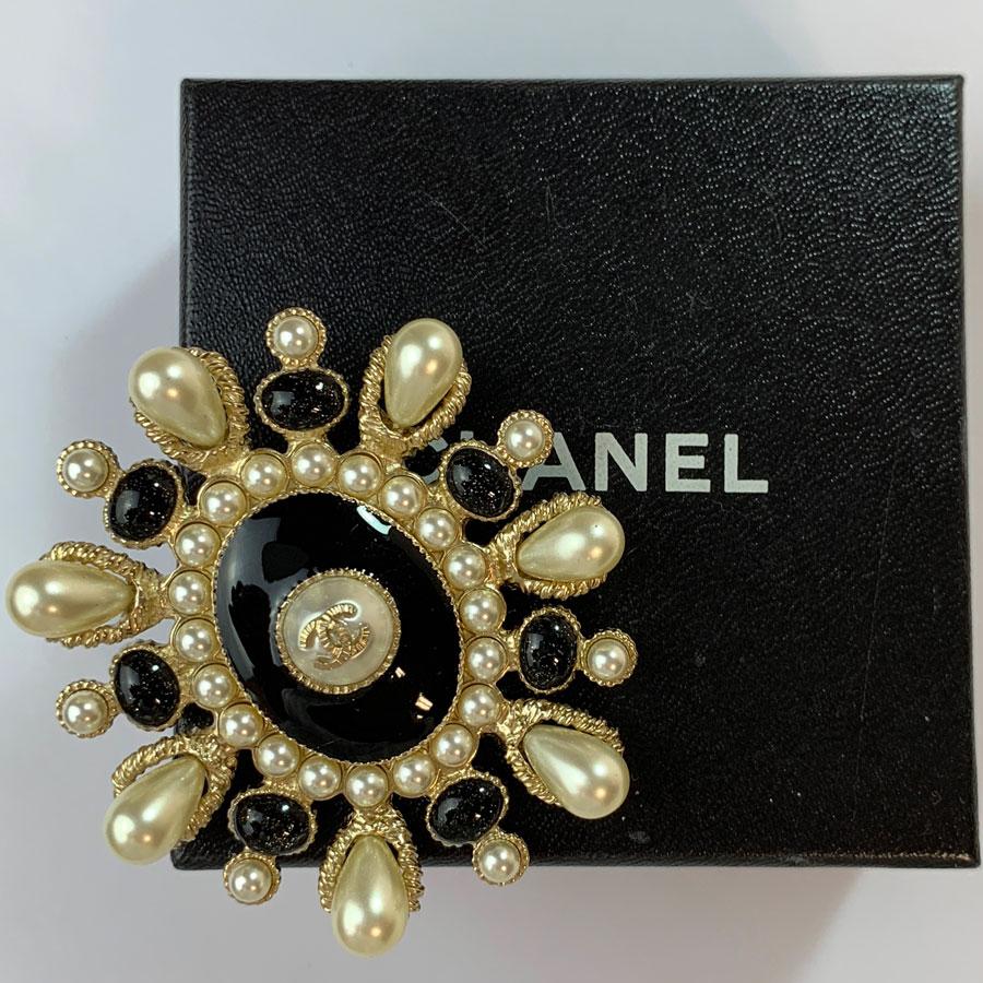 CHANEL Brooch Paris Cuba Cruise Collection Oval in Gilt Metal, Resin and Pearls 2