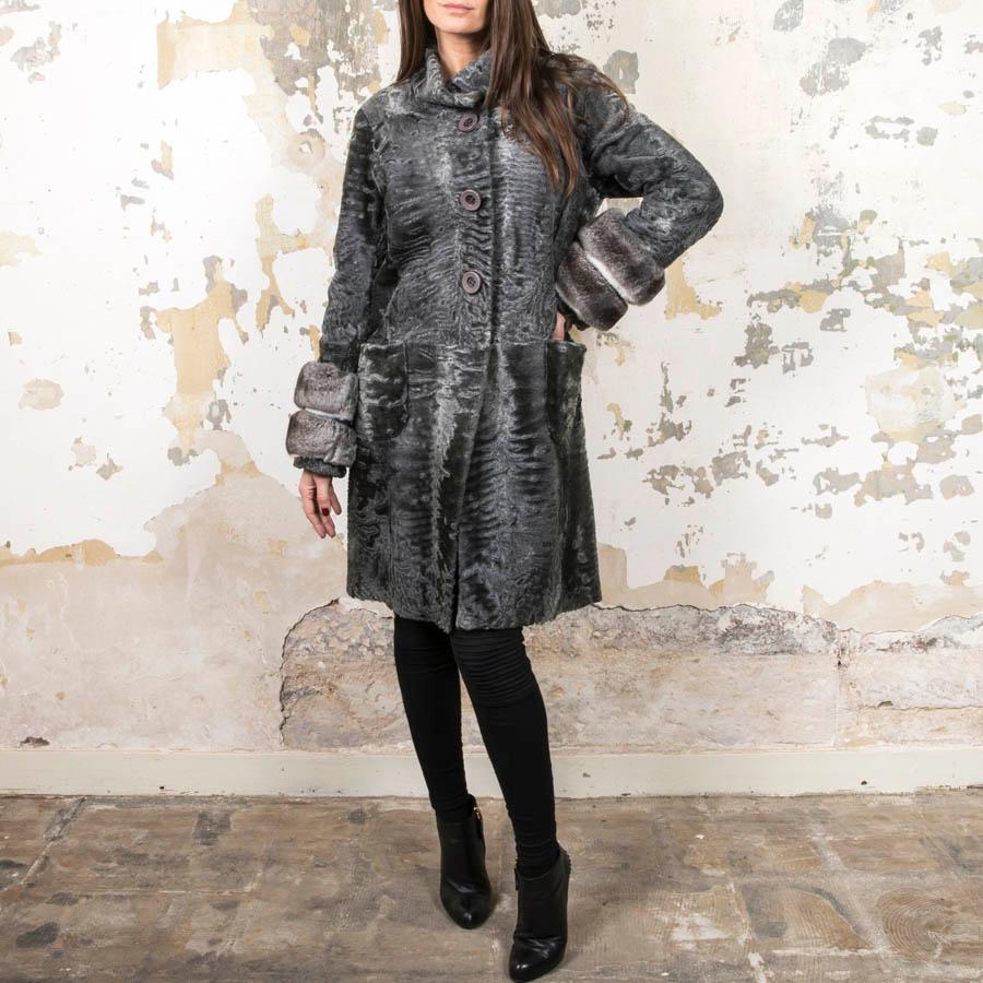 AGNES GERCAULT Mantel aus grauem Astrakhan und Chinchilla Größe 40FR (Grau) im Angebot