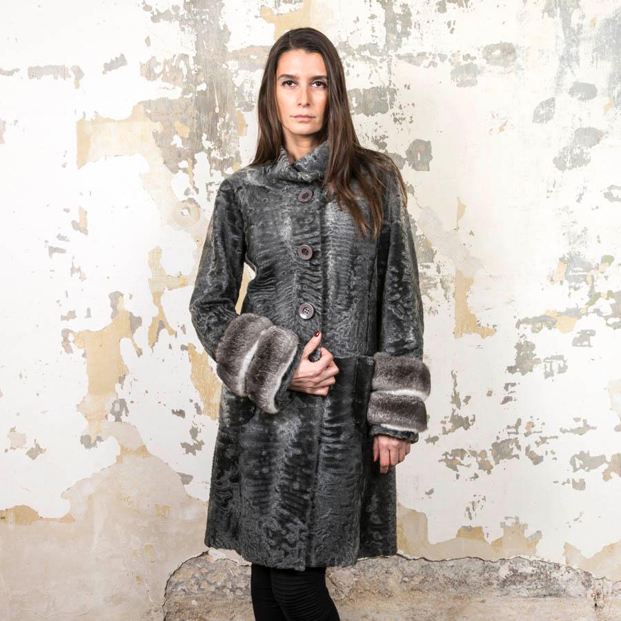 AGNES GERCAULT Mantel aus grauem Astrakhan und Chinchilla Größe 40FR Damen im Angebot