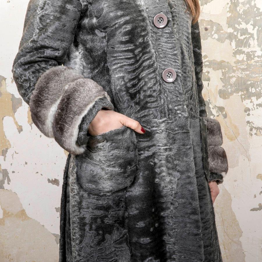 AGNES GERCAULT Mantel aus grauem Astrakhan und Chinchilla Größe 40FR im Angebot 2