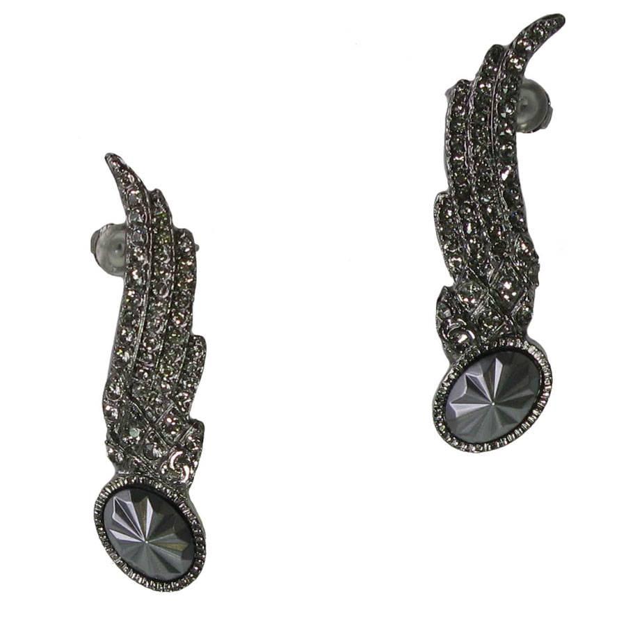 Couture and Fashion, Chanel wing-shaped Earclips in ruthenium (aged silver tone metal) and rhinestones.
Never worn. Double clip to fix the jewel on the ear.  Signed on the back of the earring with a metal signature tag.

Spring Collection