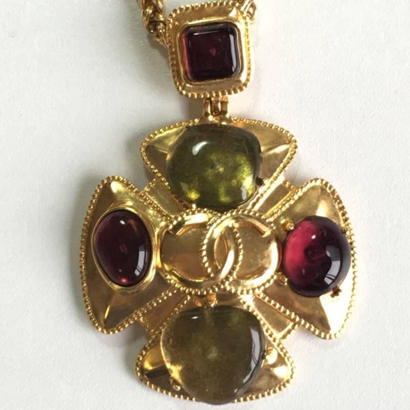 Vintage CHANEL Necklace in Gilt Metal and Semi Precious Stones at 1stDibs