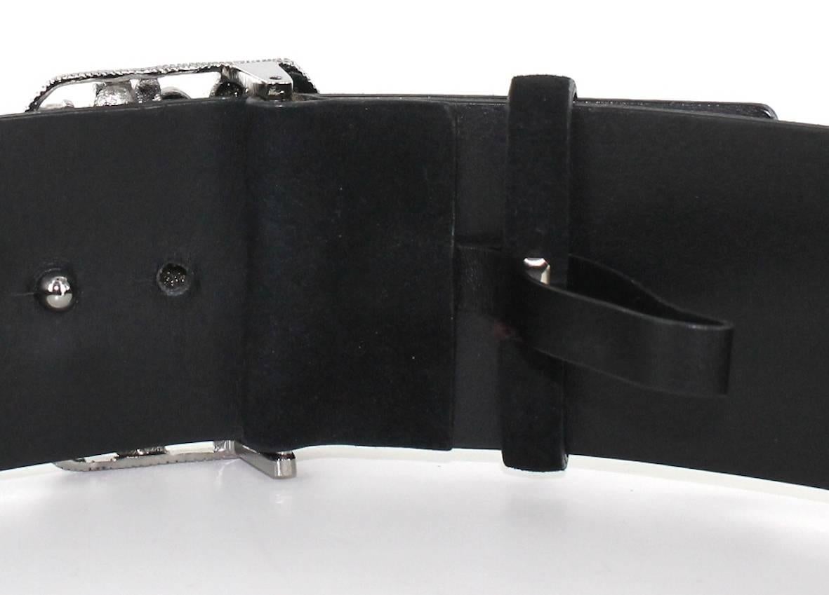 CHANEL Belt Size 80 in Black Velvet Calfskin Black and Silver Plated Buckle In Excellent Condition In Paris, FR