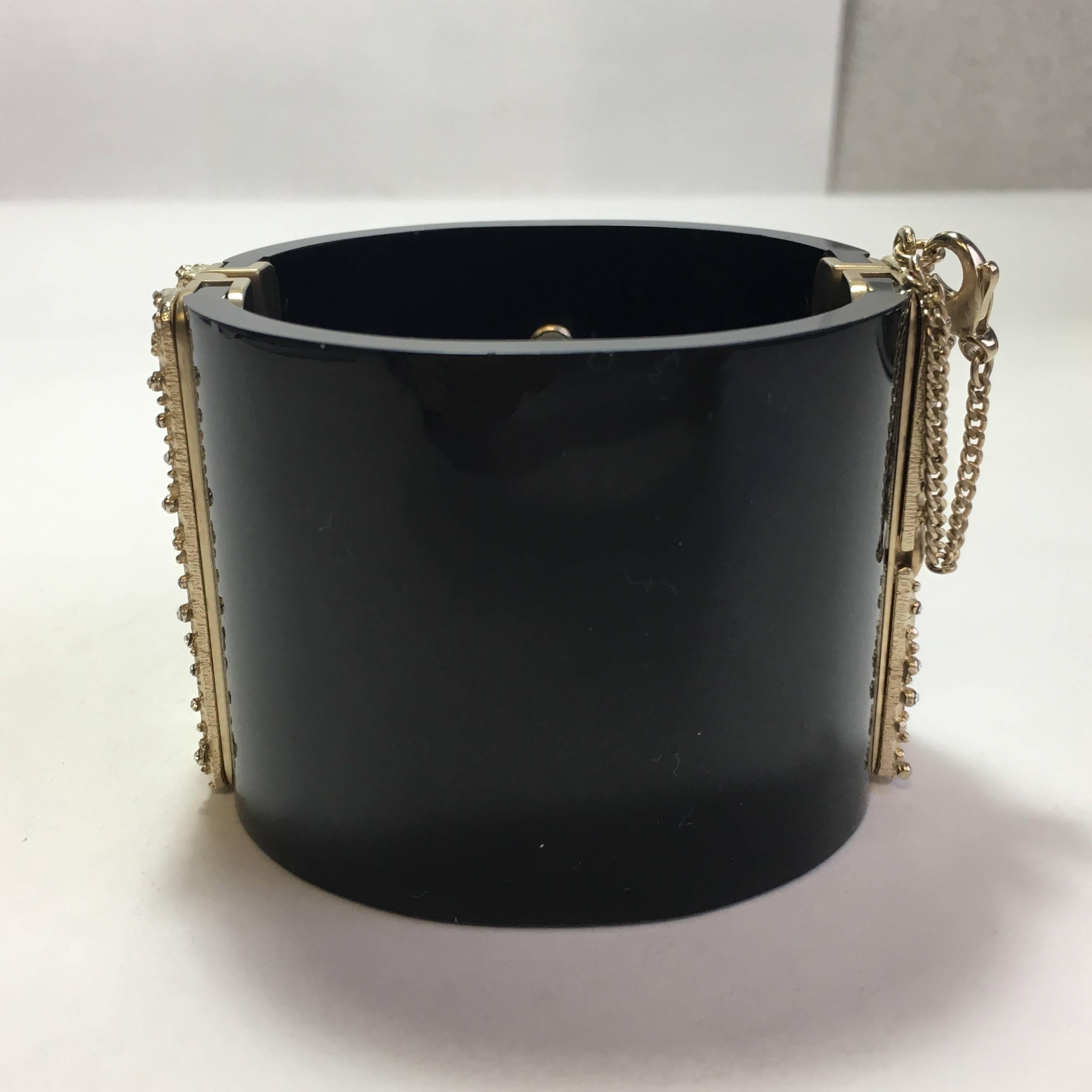 CHANEL Black Cuff, CC in Gilded Metal and Burgundy Resin 5