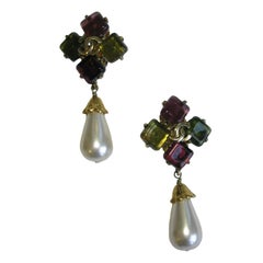 Retro CHANEL Clip-on Earrings in Gilded Metal, Pearl and Fantasy Stones