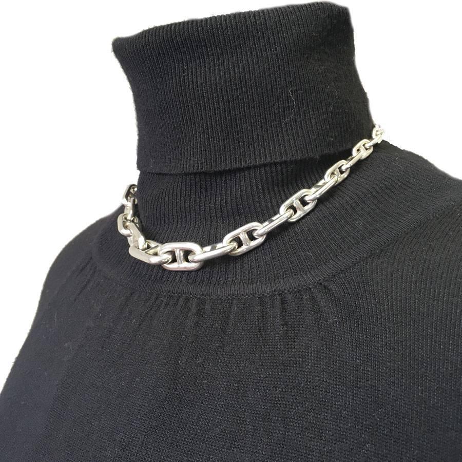 Elegant Hermes necklace 'Chaine d'Ancre' in Sterling Silver 800.

Particularity: the links are wider in the center of the jewel.

T-clasp. Engraved mark on the ring.

Delivered in its HERMES box