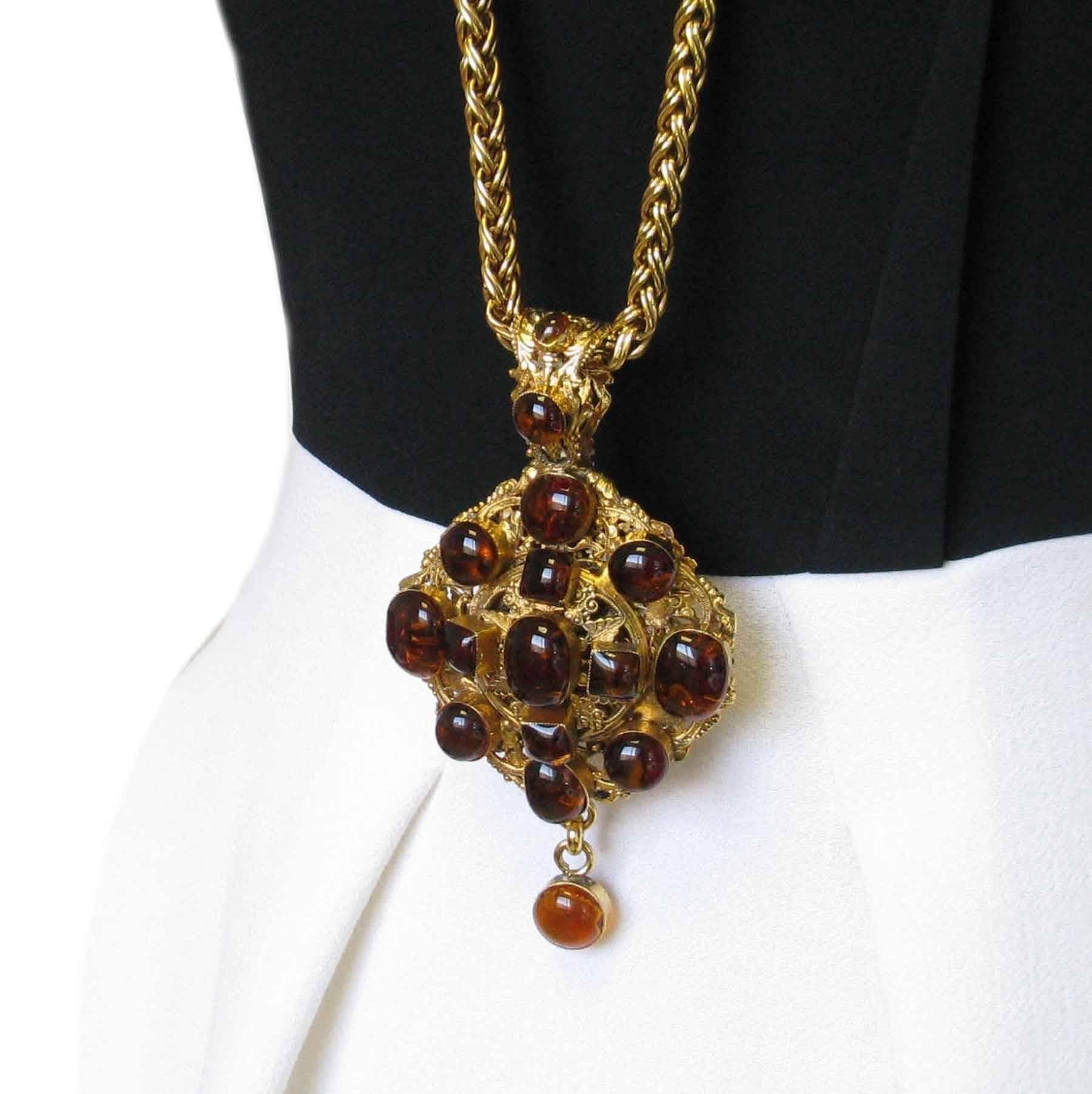 MARGUERITE DE VALOIS Necklace in Gilded Metal and Pendant in Topaze Molten Glass In New Condition In Paris, FR