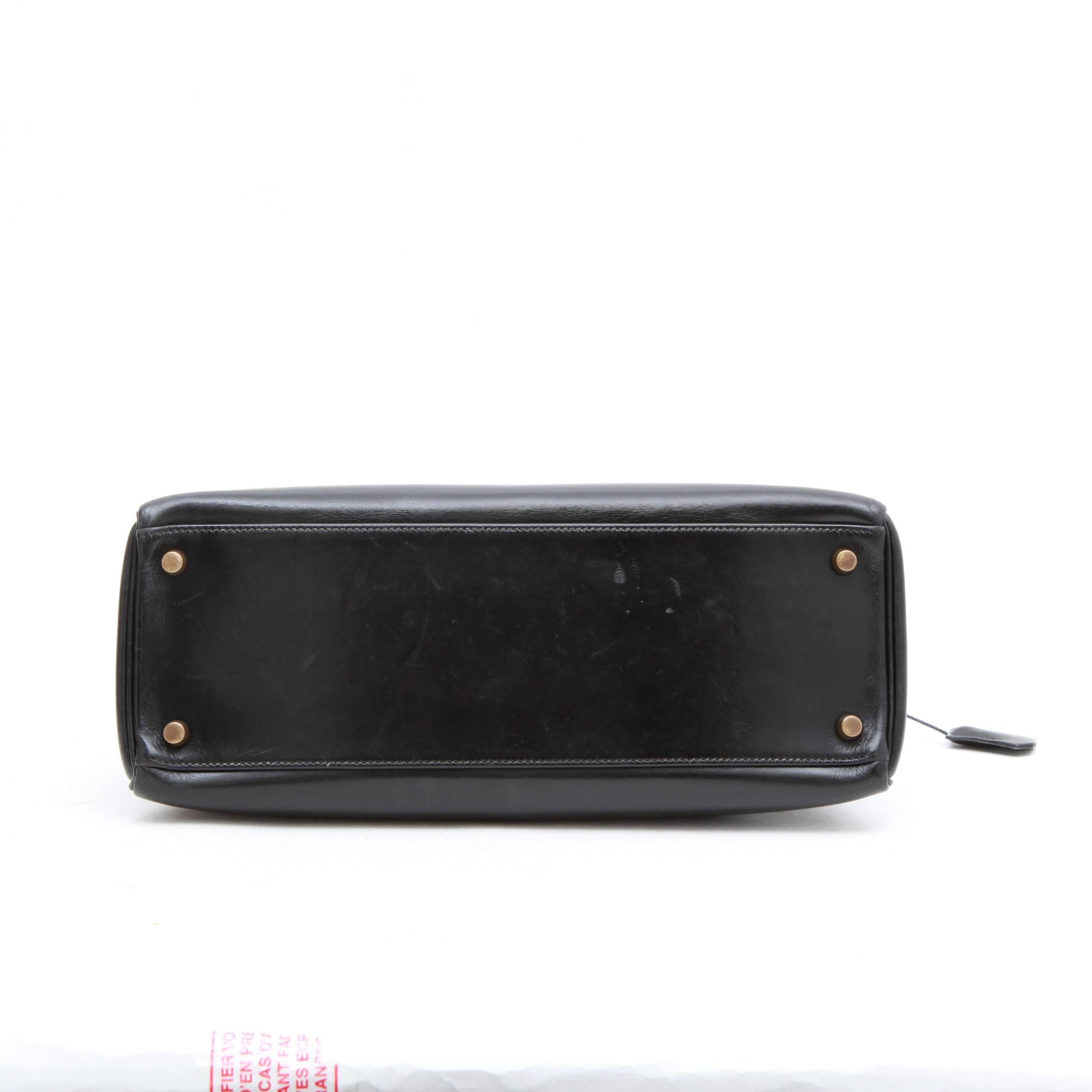 HERMES Kelly 32 Vintage Bag in Black Box Retourné Leather In Good Condition In Paris, FR