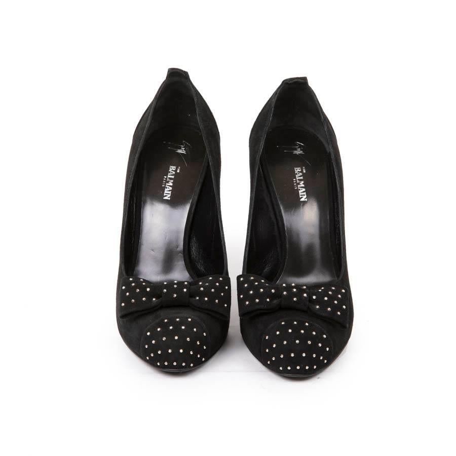 Very nice Giuseppe Zanotti for Balmain high heels in black velvet calfskin and gold studs.

Dimensions: heel height 11.5 cm, sole width 8cm, sole length 24 cm, platform height 1.5 cm