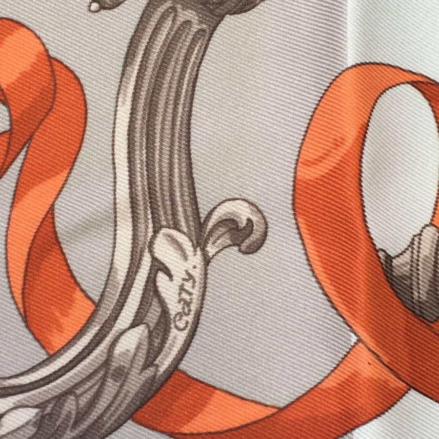 HERMES Small 'Ferronnerie' Scarf in Taupe and Gray Silk In Good Condition In Paris, FR