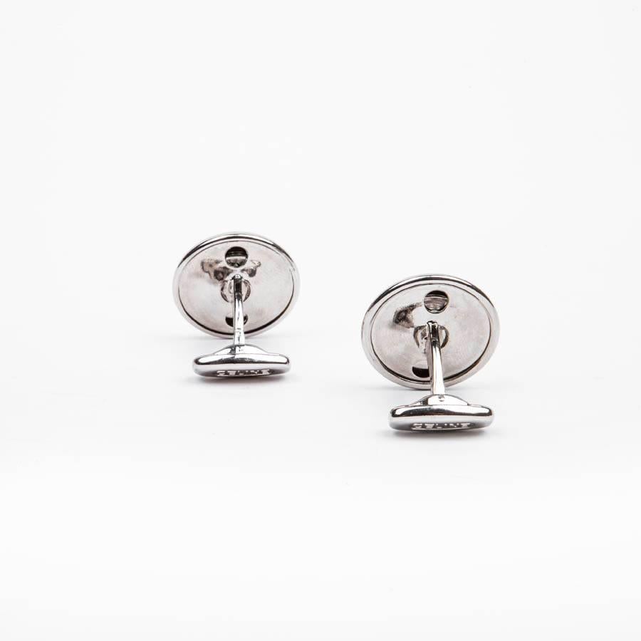 CELINE Vintage Cufflinks in Sterling Silver and Mother-of-Pearl In Good Condition In Paris, FR