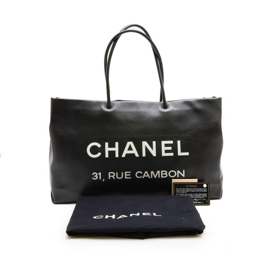 CHANEL Tote Bag in Black Smooth Leather 6