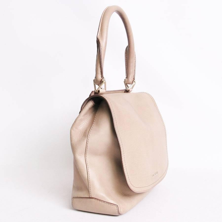 GIVENCHY Satchel Flap Bag in Gold Lamb Leather In Good Condition In Paris, FR