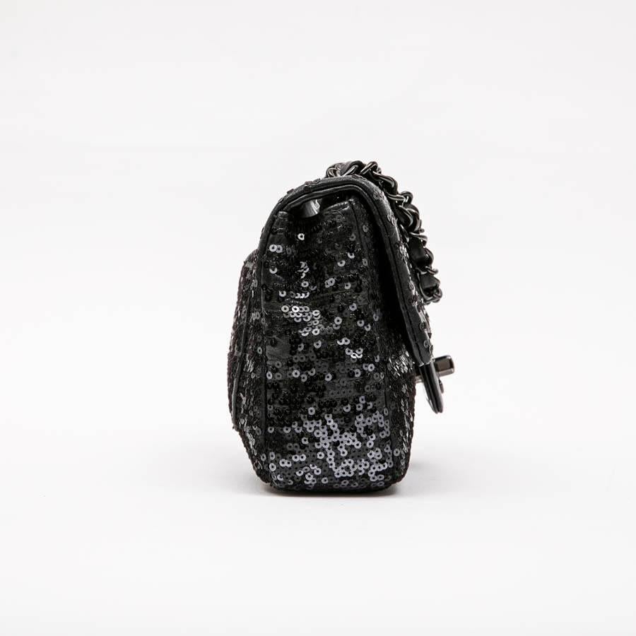 CHANEL Timeless Bag in Black Lambskin Leather and Sequin In Excellent Condition In Paris, FR