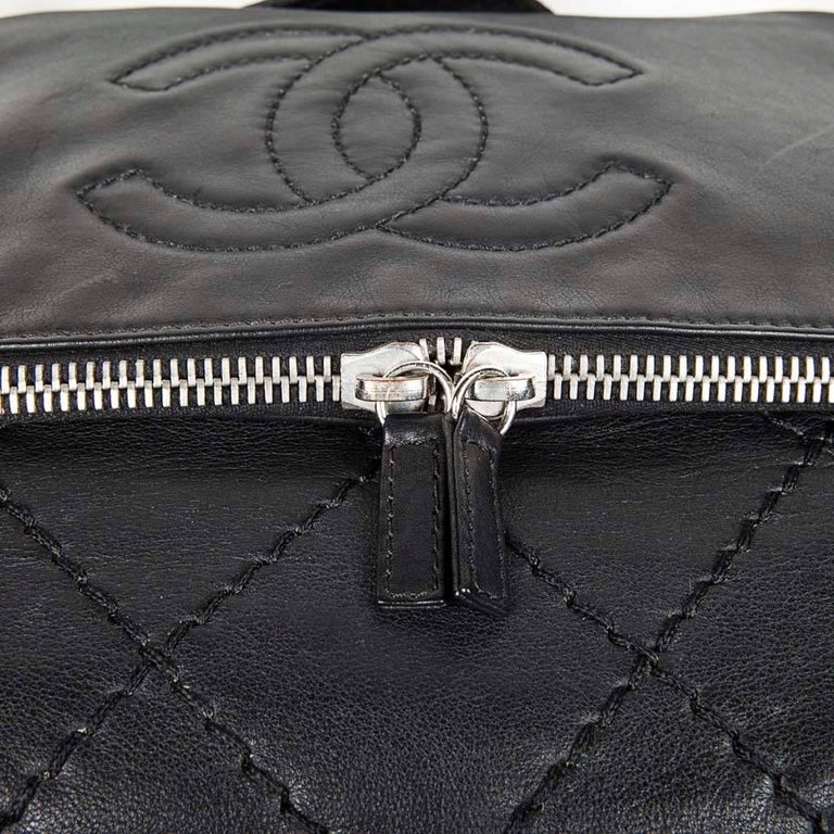 Chanel Black Quilted Smooth Leather Messenger Bag at 1stdibs