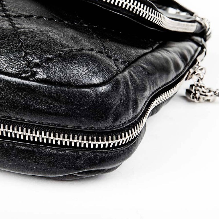 Chanel Black Quilted Smooth Leather Messenger Bag at 1stdibs