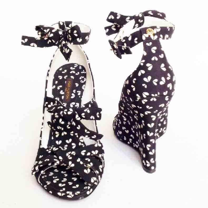 Black LOUIS VUITTON Open Toes Wedge Pumps in Printed Canvas For Sale