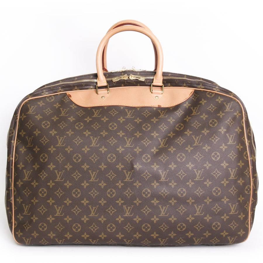 Louis Vuitton 'Alizé 3' travel bag in brown monogram canvas. This is a special order with 3 compartments.

This is an excellent compromise between the travel bag and a suitcase as it can hold a significant amount of clothing. The brass jewelery is