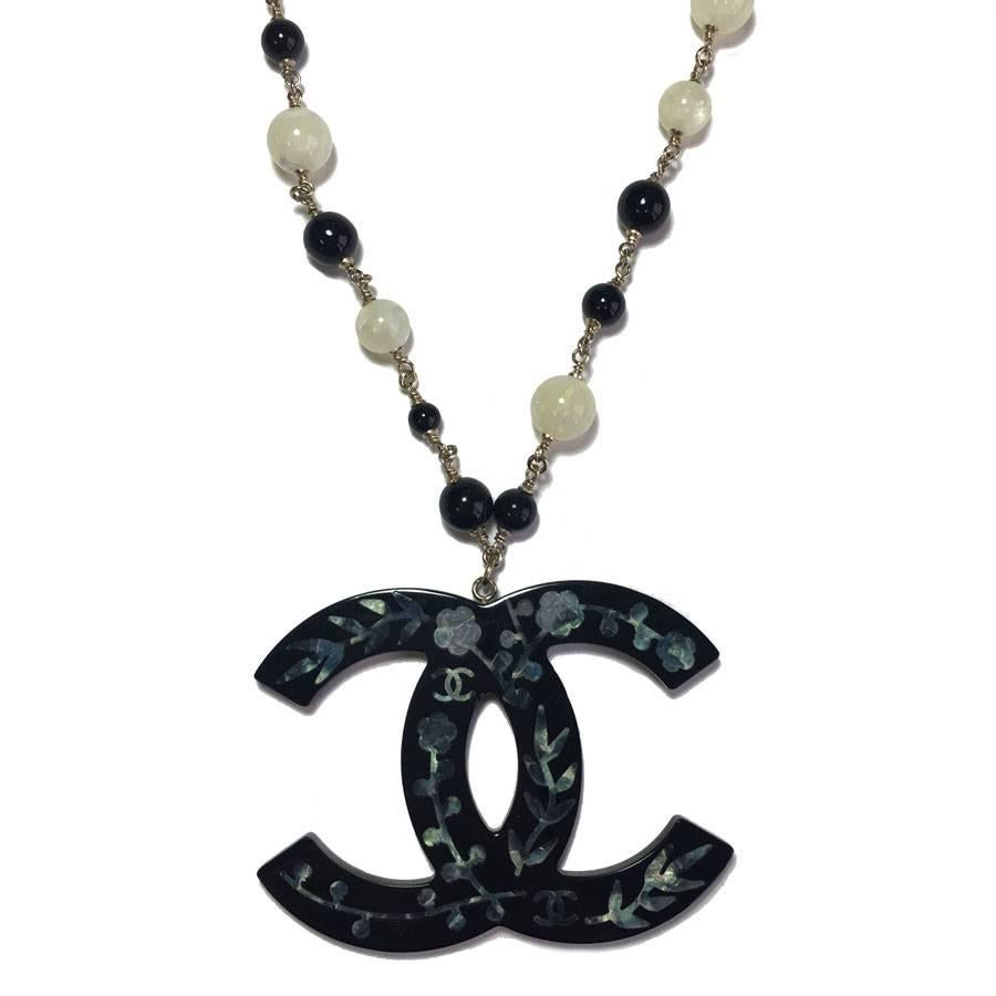CHANEL CC Pendant Necklace in Black Resin, Pearls and Gilded Metal Chain