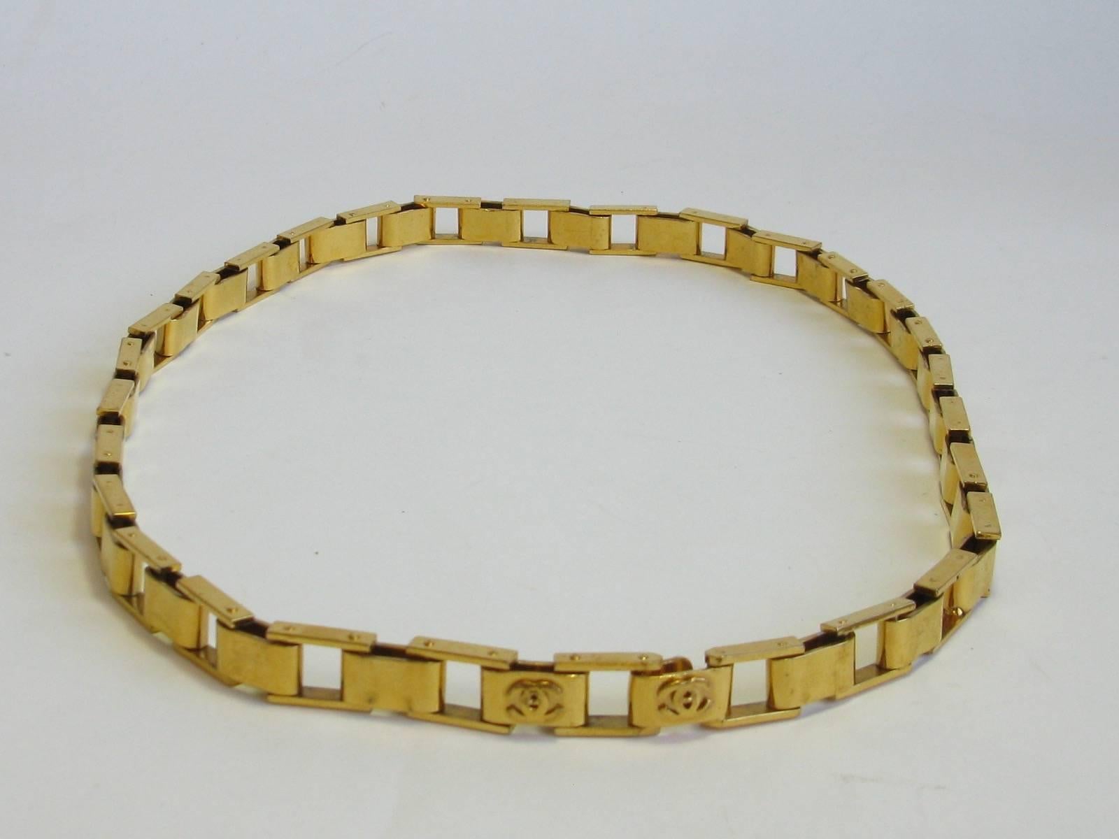 Women's CHANEL Vintage Articulated Belt in Gilded Metal For Sale