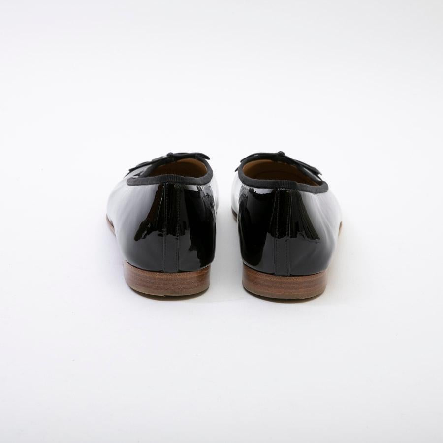Women's Chanel Black Patent Leather Ballerinas