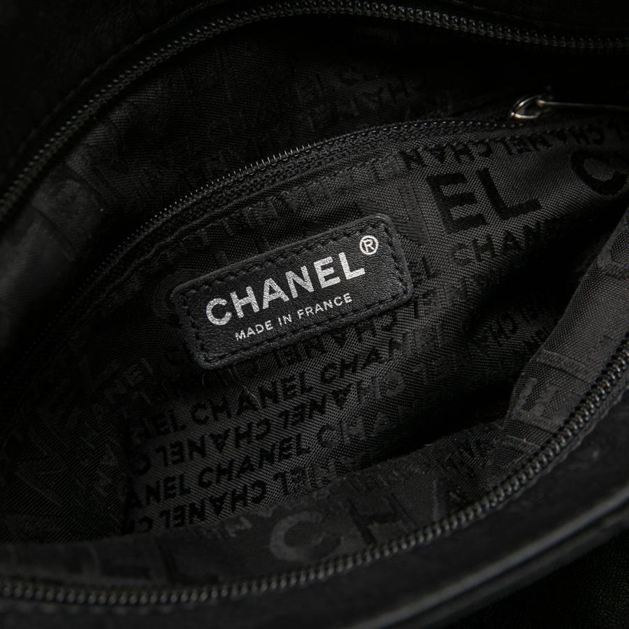 CHANEL Bag in Black Quilted Lambskin 7
