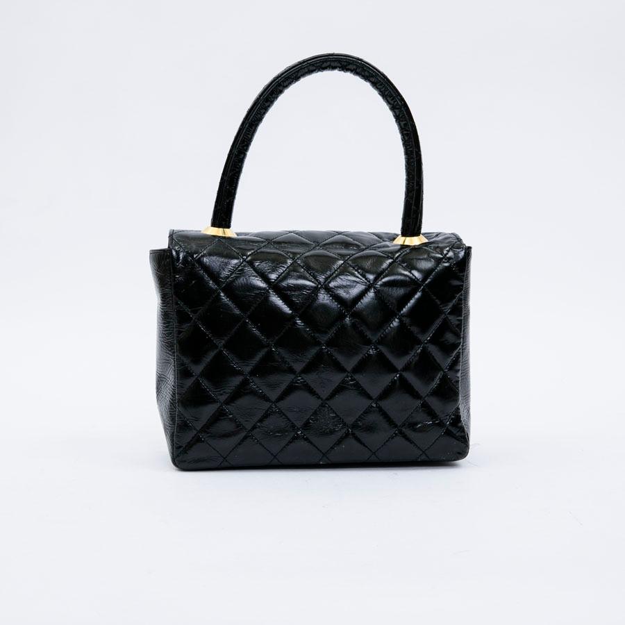 CHANEL Vintage Bag in Quilted Semi-Gloss Black Leather In Good Condition In Paris, FR