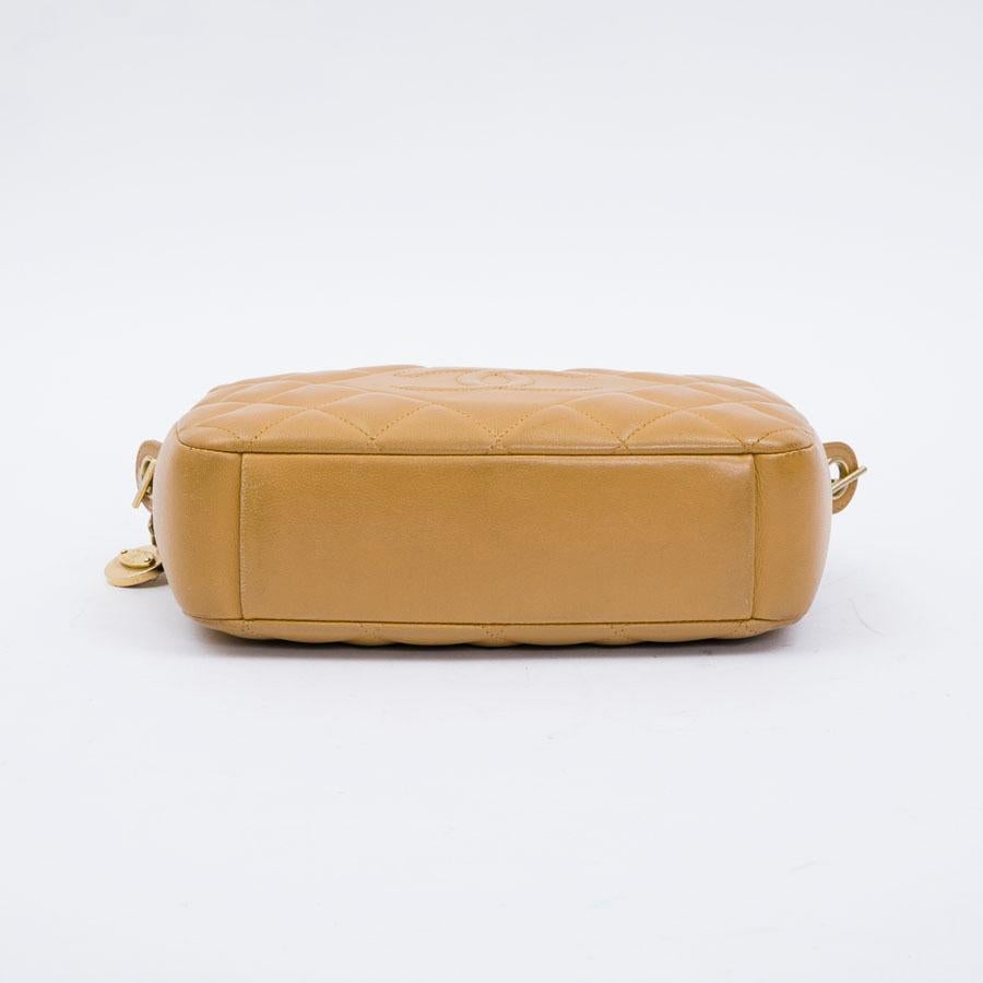 CHANEL Camera Bag in Camel Quilted Leather In Good Condition In Paris, FR