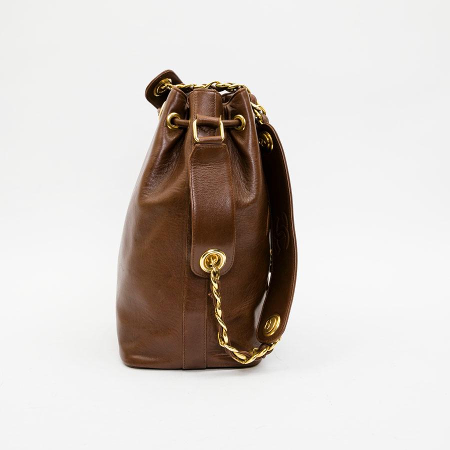 CHANEL Vintage Bucket Bag aus braunem Leder Tasche im Zustand „Gut“ in Paris, FR