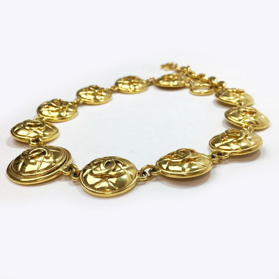 Women's Chanel Vintage Necklace in Gilt Metal