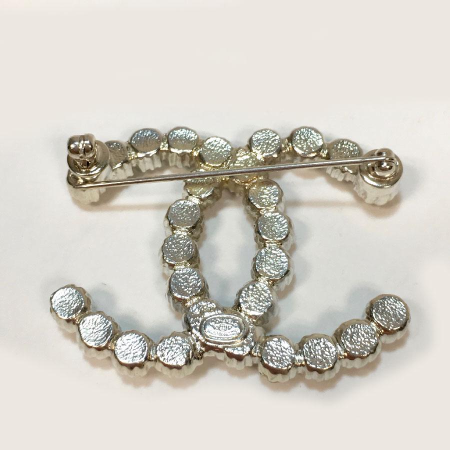 Women's CHANEL CC Brooch in Pearls and Silver Metal