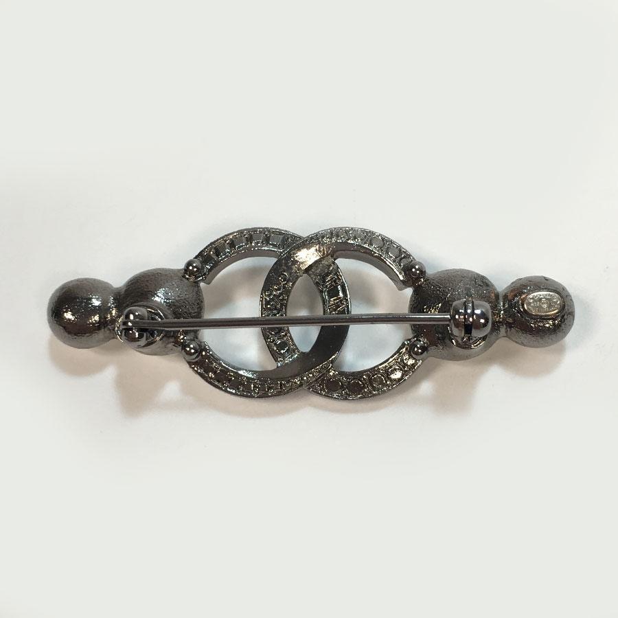 Women's CHANEL CC Brooch in silver Metal, Rhinestones and Pearls