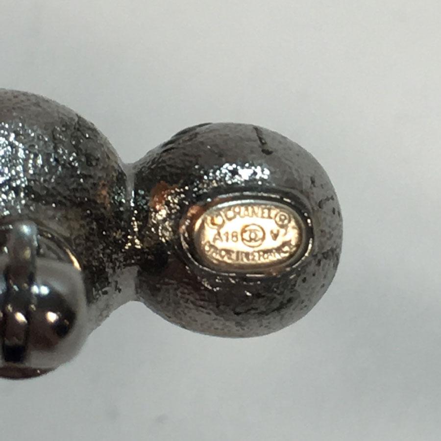 CHANEL CC Brooch in silver Metal, Rhinestones and Pearls 1