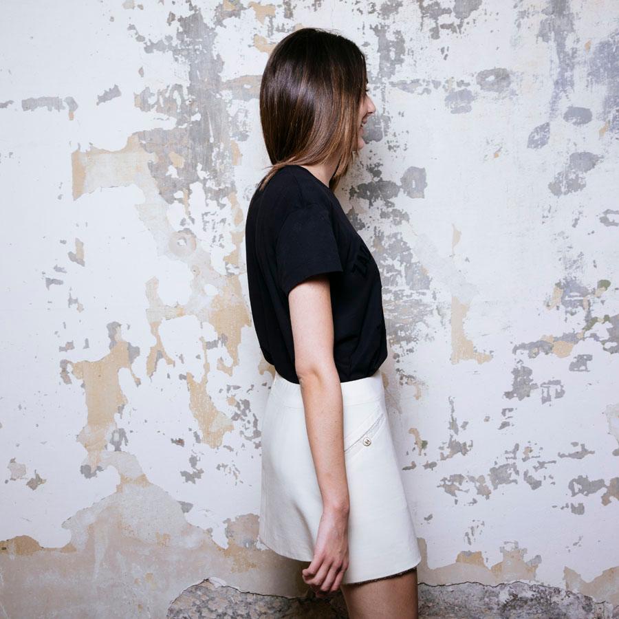 CHANEL Short Skirt in Cream Wool Size 38FR 2