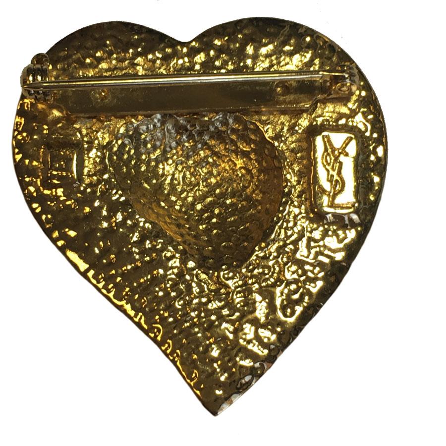 YVES SAINT LAURENT brooch. Heart and initials in gilded metal.

Never worn.

Dimensions: 3.7x3 cm

Will be delivered in a new, non-original dust bag