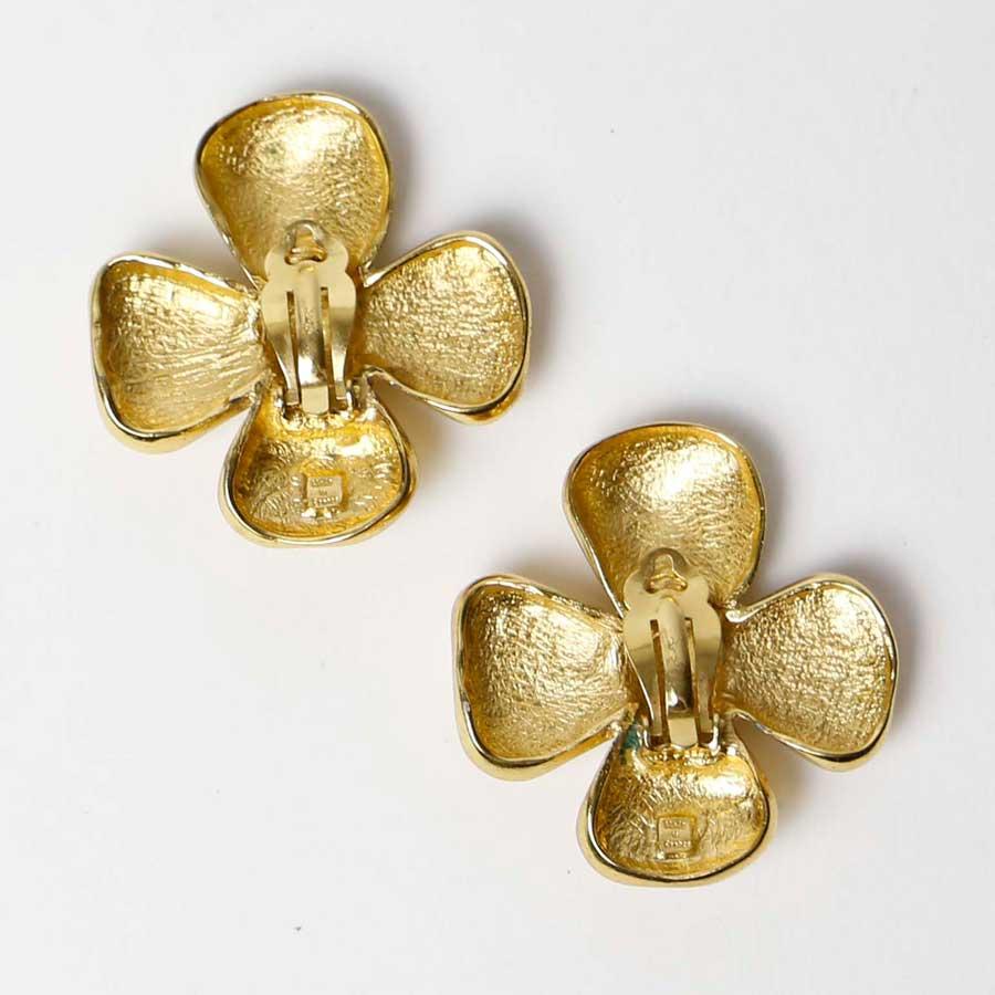 YVES SAINT LAURENT Vintage Clover Clip-on earrings in Gilt Metal In Good Condition In Paris, FR