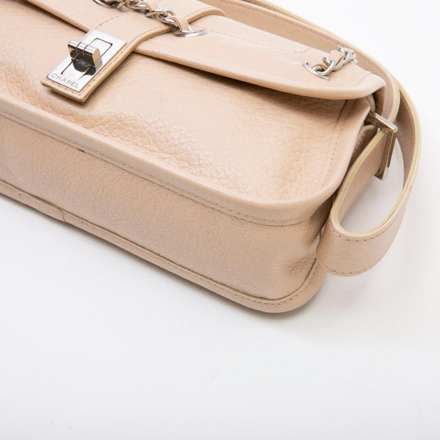 Women's CHANEL Bag in Beige Grained Leather with a 2.55 Clasp