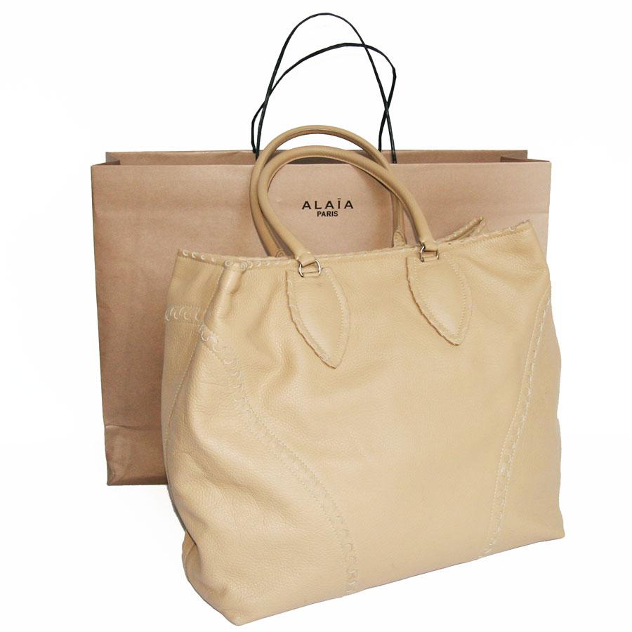 ALAÏA Large Tote Bag in Beige Grained Leather 2